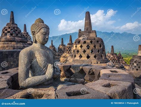  Borobudur寺的興建：古代爪哇佛教建築與王室權力象徵